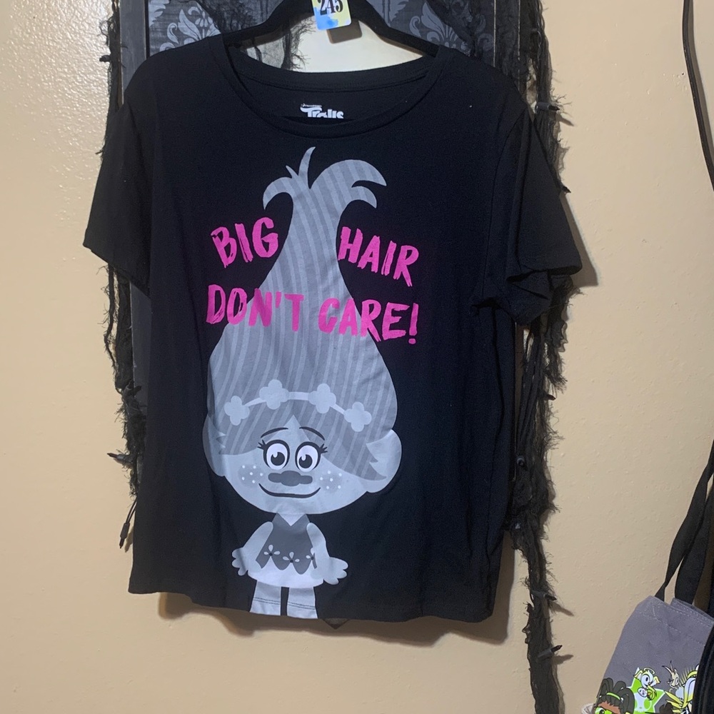 #245 size xxl dream works Trolls Black Tee with Pink Graphic